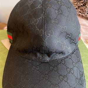 Like new black Gucci hat